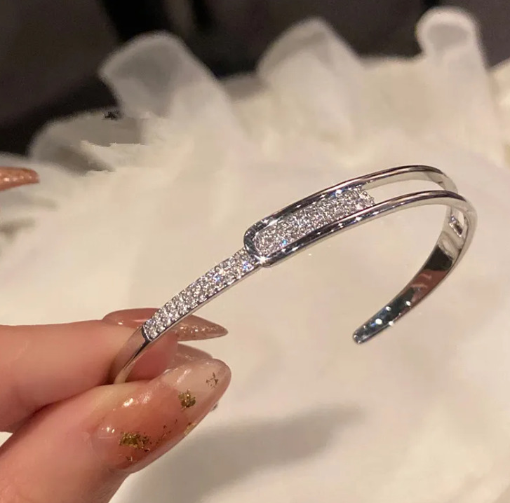 GeoLux Diamond Accents